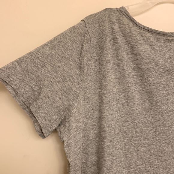 Old Navy T-Shirt - Picture 5 of 9